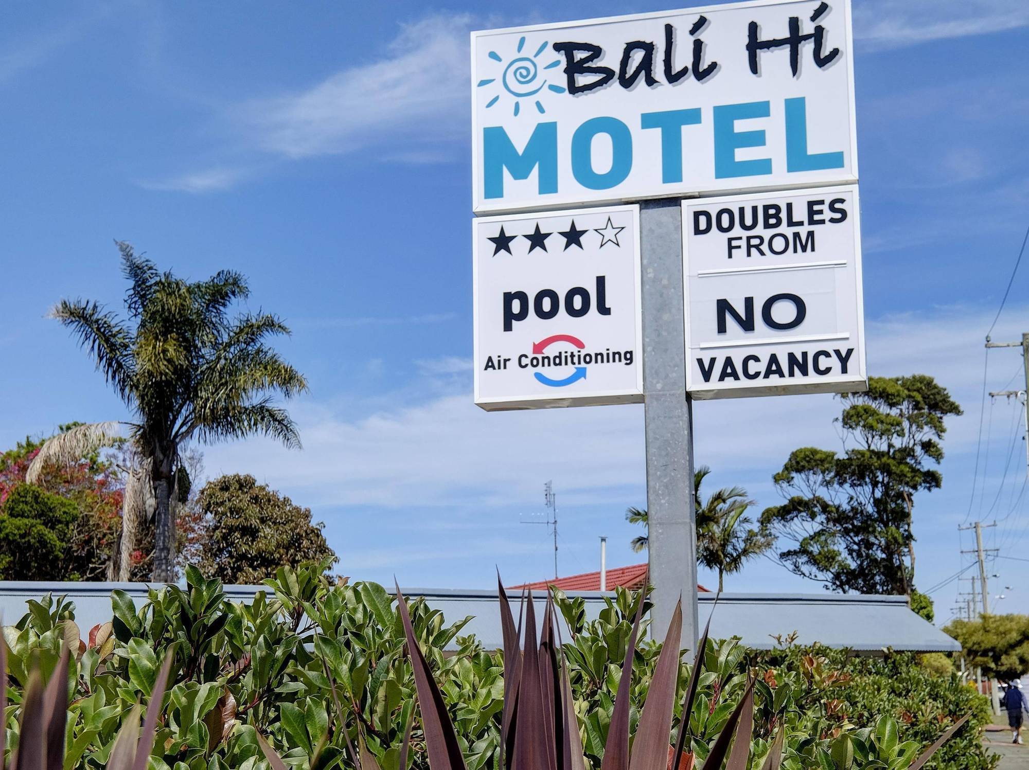 Bali Hi Motel Tuncurry Exterior photo
