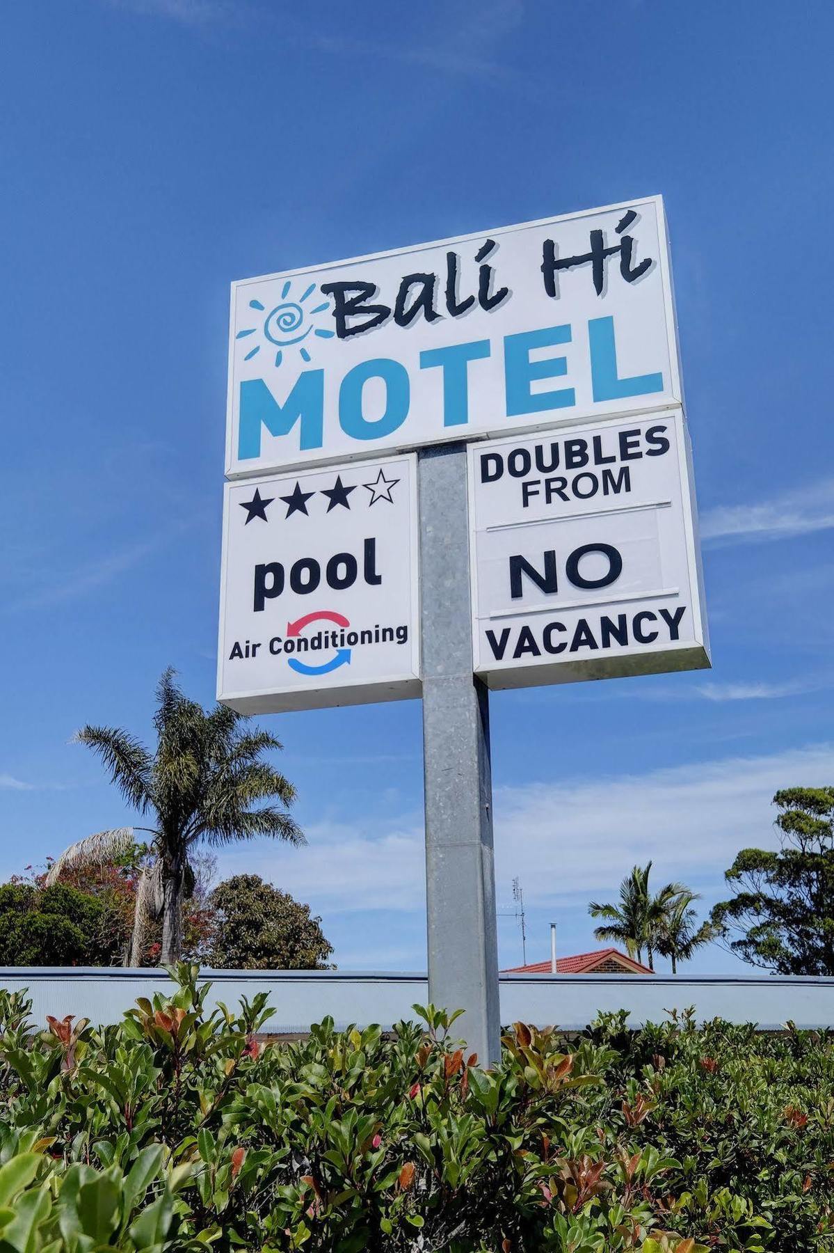 Bali Hi Motel Tuncurry Exterior photo